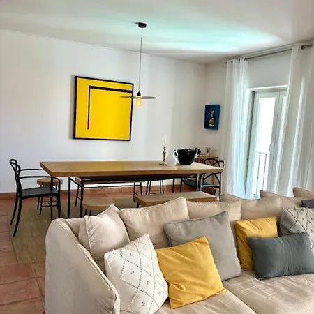 Villa Tavirawhithouse